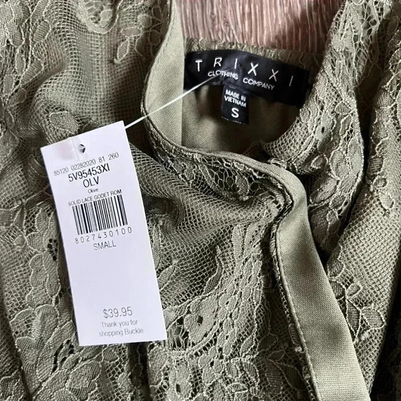 Trixxi Women’s Lace Surplice Romper. NWT. Size small - Picture 4 of 7